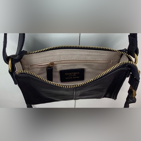 Margot genuine black leather crossbody bag. 7 x 5. - Picture 5 of 8